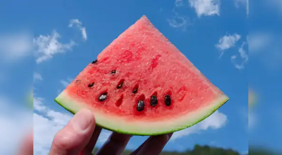 Watermelon is one of the foods to stay hydrated in summer